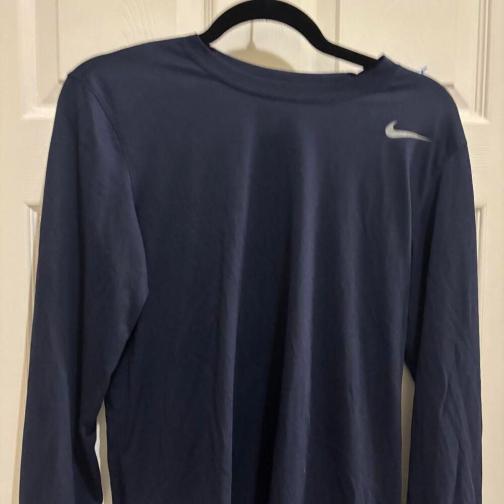 Nike Men's Navy and Blue Shirt
